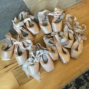 Bloch pointe shoes *USED*